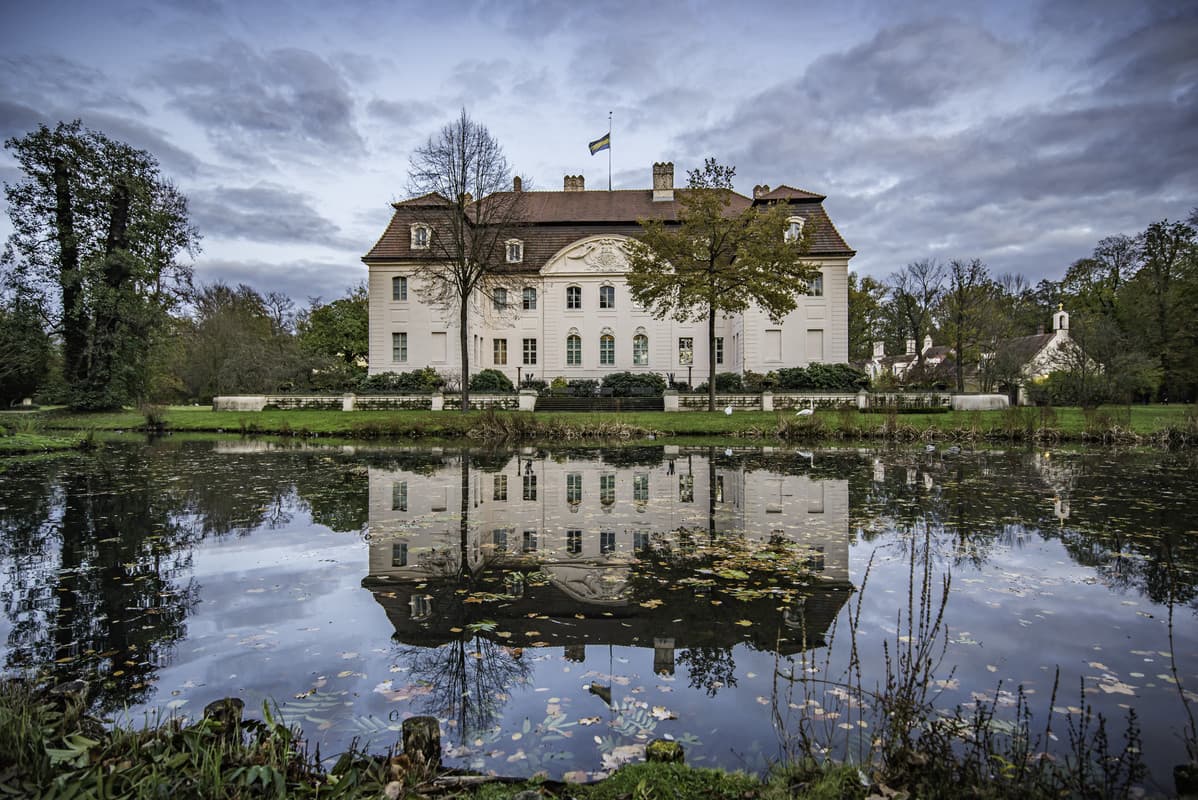 Villa With Pool For Sale